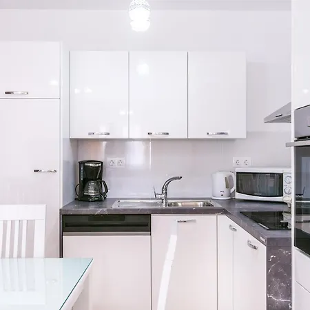 Dragan K3 - A1 First Floor - Mpolo *