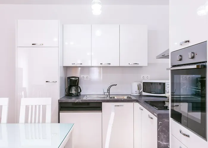 Dragan K3 - A1 First Floor - Mpolo *